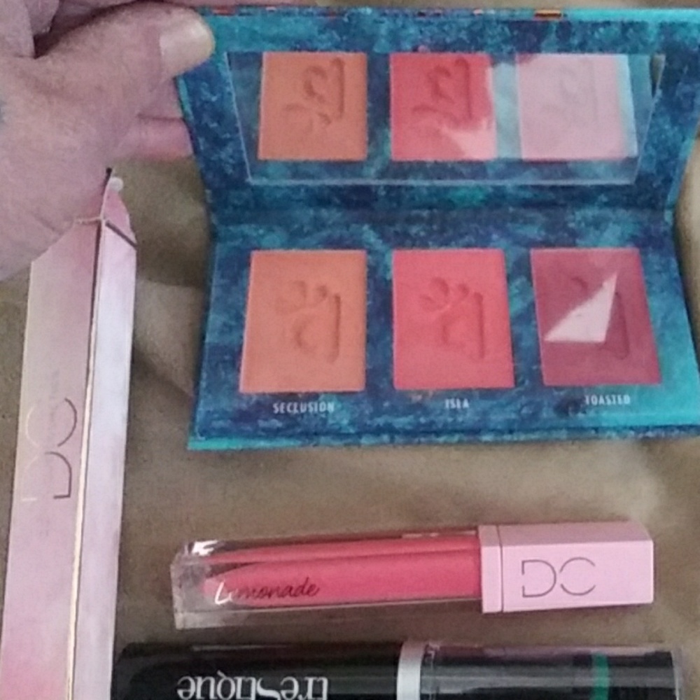 Makeup bundle - Picture 2 of 2